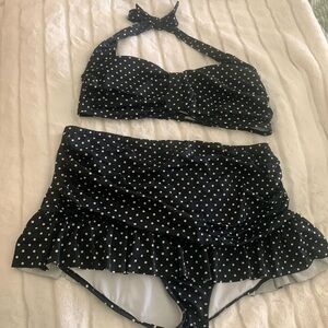 Adorable 2pc. Swim suit ⚫️⚪️